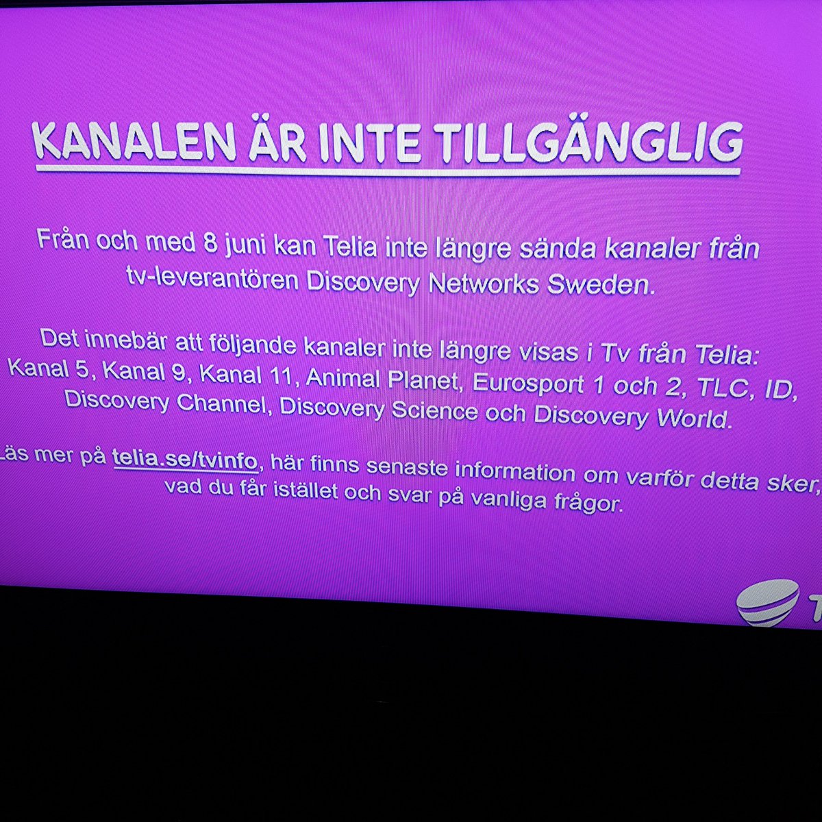 CiaSandgren's tweet photo. Fy Telia, fy! Jag kan inte byta leverantör och vill ha Discoverys kanaler. Jag är kund,  jag betalar min del. Lös problemet. Tack. #telia https://t.co/AaW658Lk9g