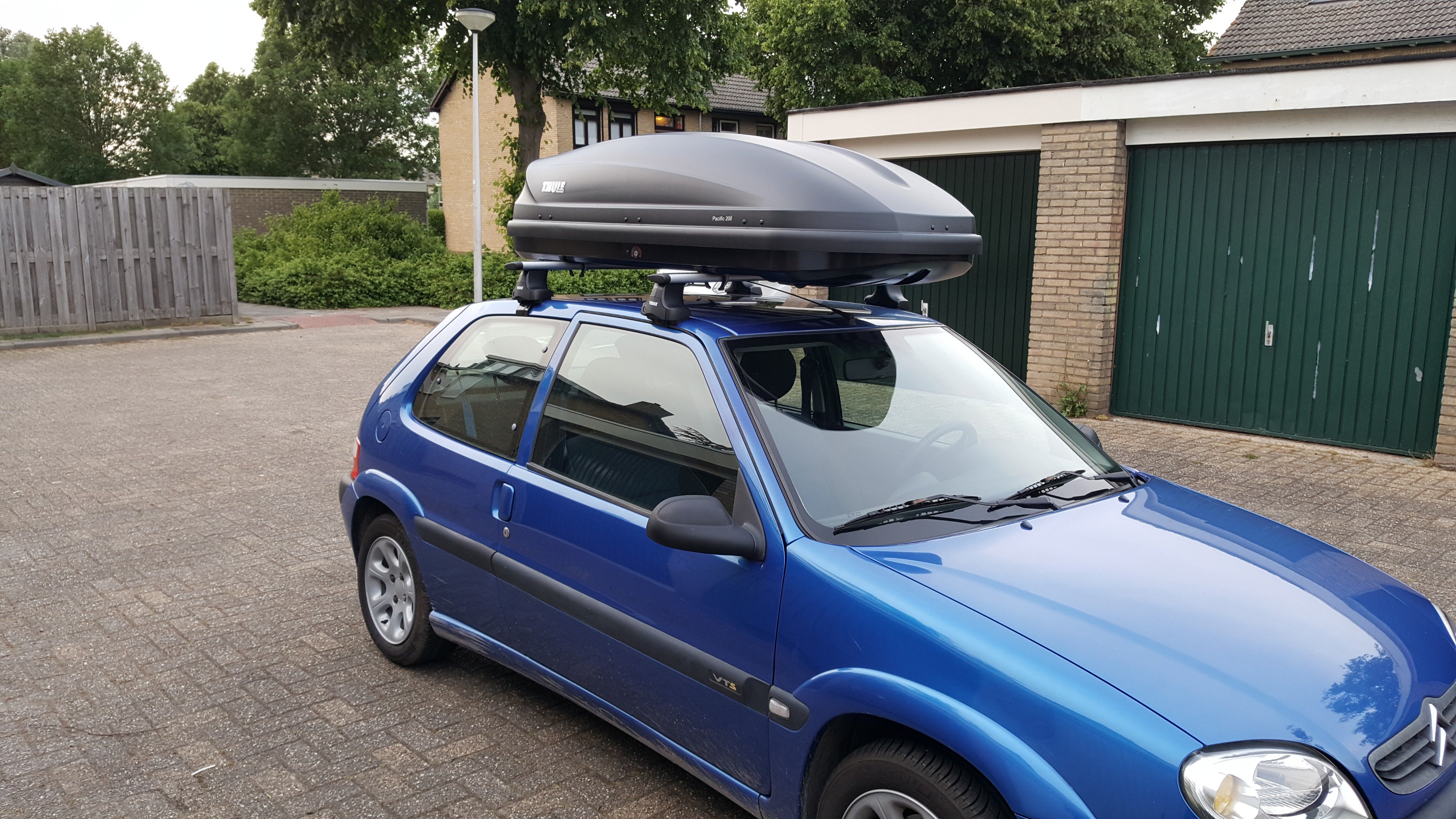 Yourroofbox on Twitter: "Met kleine #auto op Geen probleem! Wij hebben ook #dakdragers en #dakkoffers voor compacte auto's https://t.co/wLuUf8xJnM" /