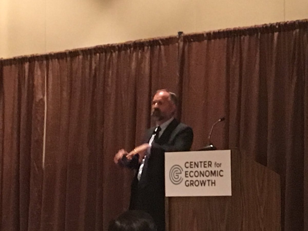 tfpdunn's tweet photo. Gary Patton from @GLOBALFOUNDRIES talking IoT and transition to #5G fueling demand at #8790Summit https://t.co/uhwsjrK1XR