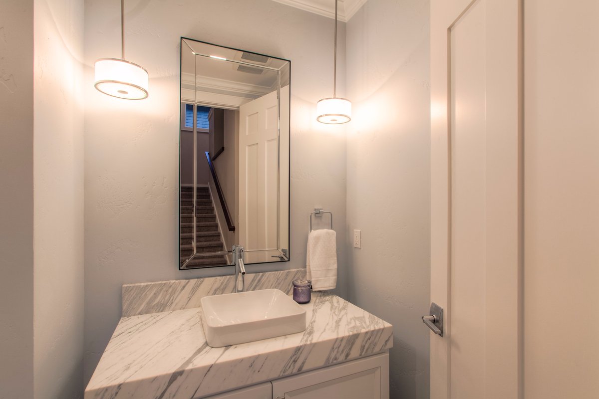 MonarchHomes_'s tweet photo. Simplicity is the ultimate form of Sophistication----sleek white powder room Monarch Style   #MonarchCustomHomes #Idahome #cda #homebuilder https://t.co/u3cqKFKhQh