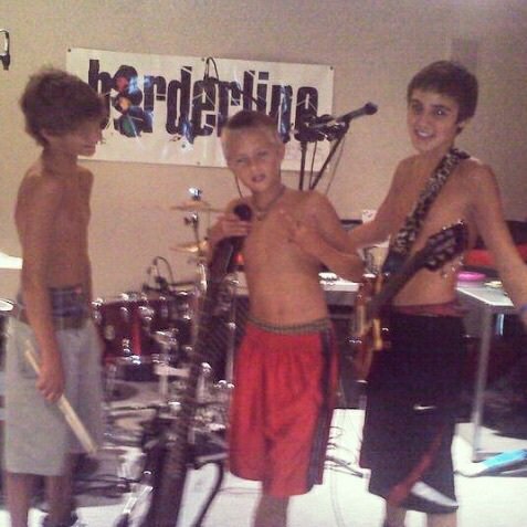 SammyWilkLATAM's tweet photo. 📷: Sammy con Jack J y Jack G cuando pequeños https://t.co/2dB1IPQbJE