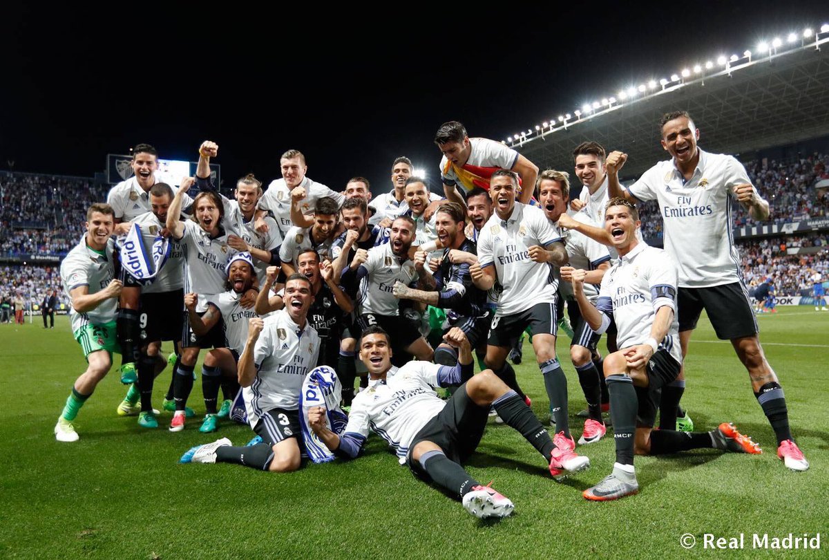 BeritaRMadridCF's tweet photo. Real Madrid memenangkan 4 trofi dalam satu musim untuk pertama kalinya dalam 115 tahun sejarah 🏆🏆🏆🏆 #HalaMadrid https://t.co/LhFic9RFQV