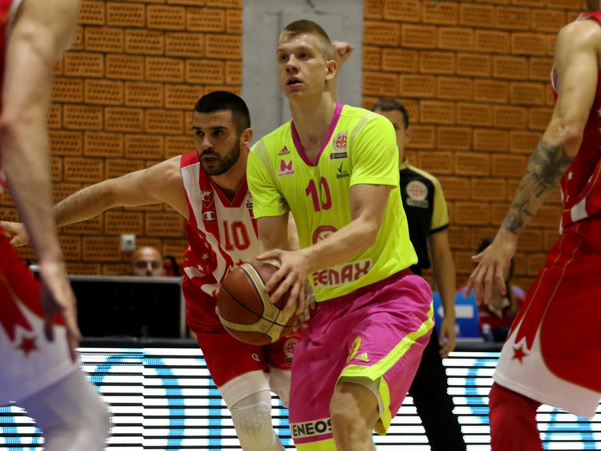 KKMegaBasket's tweet photo. Kraj 3/4! @KKMegaLeks - @kkcrvenazvezda 66:67! Jaramaz 14, Rebić 10 poena. #MegaLeks #malivelikiklub #KLSRB https://t.co/RQchY8WiN5