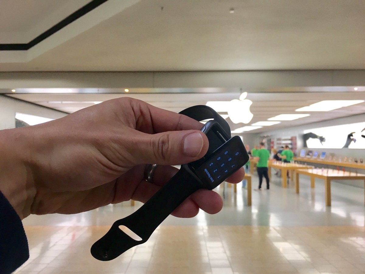 .<a href="/AppleSupport/">Apple Support</a> I'm extremely disappointed that a screen falling off the Apple Watch is NOT covered by the "quality program". $200 for glue..