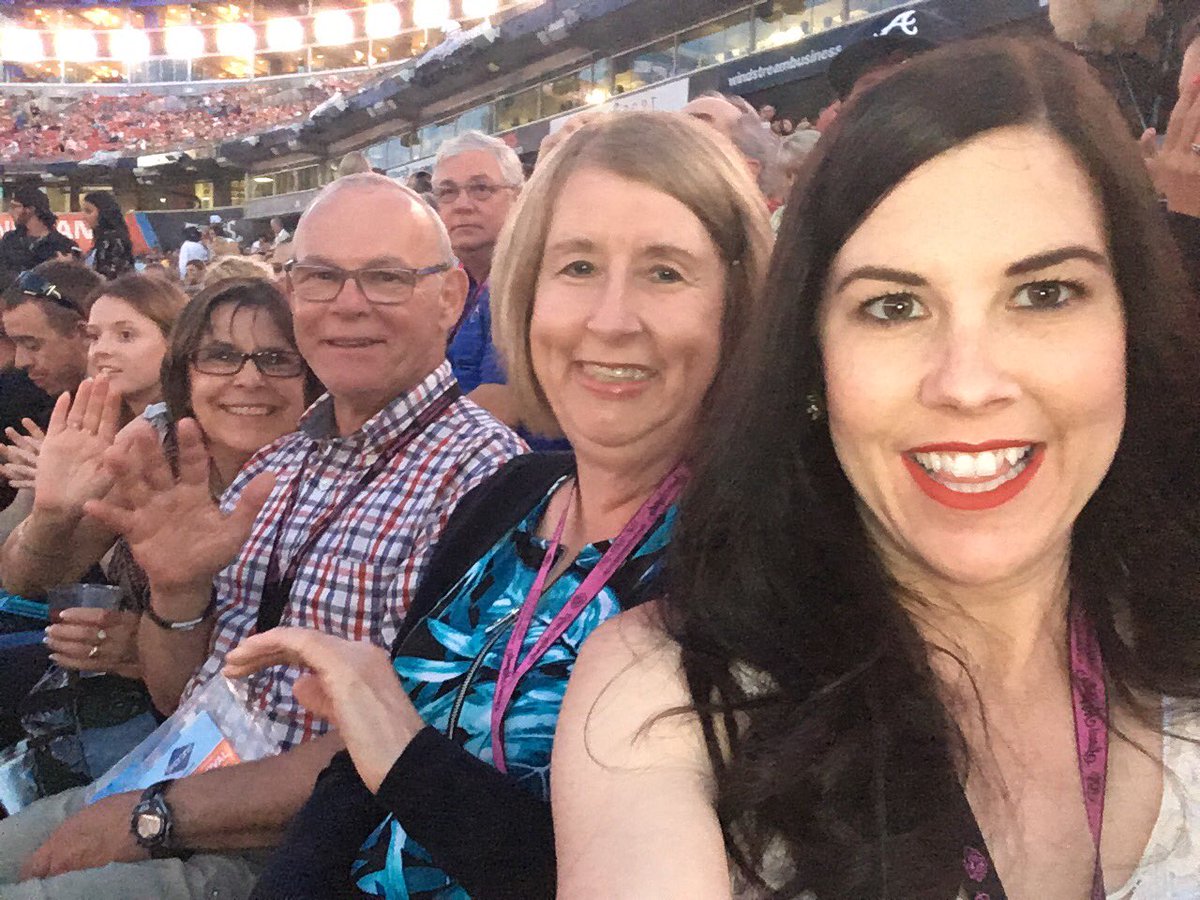 kimberlyfleming's tweet photo. A few Newfies found our way to Nashville for #CMAFEST #gonecountry @CountryMusic https://t.co/ZASSvrduP3
