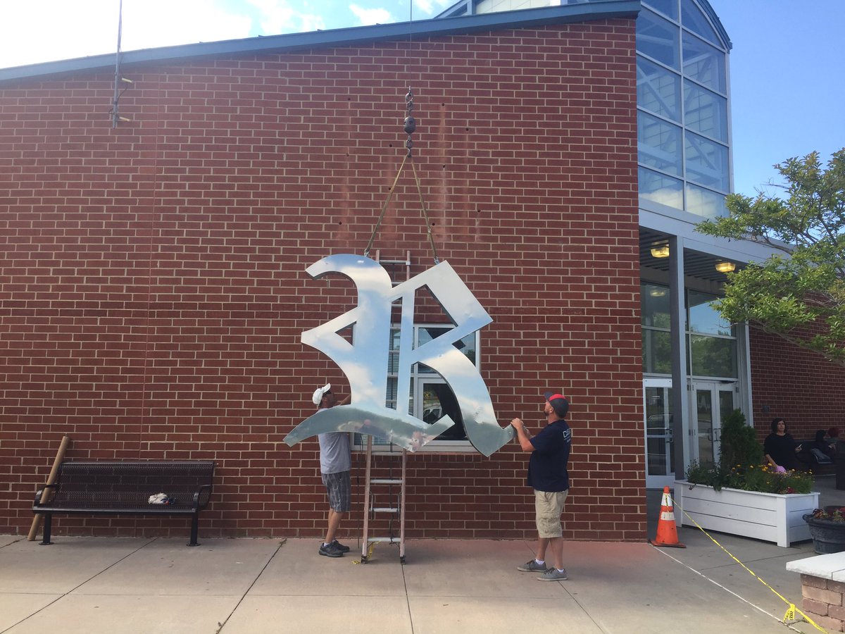 BradRoyal_1's tweet image. Thank you #Class2017 for this amazing gift.  Can&apos;t wait to see once it lights up!  #RaiderNation