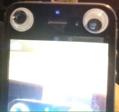 TriggeredYin's tweet photo. @Moodyator my phones still triggered from Comiccon Cthulu https://t.co/MN6RuBYlxm