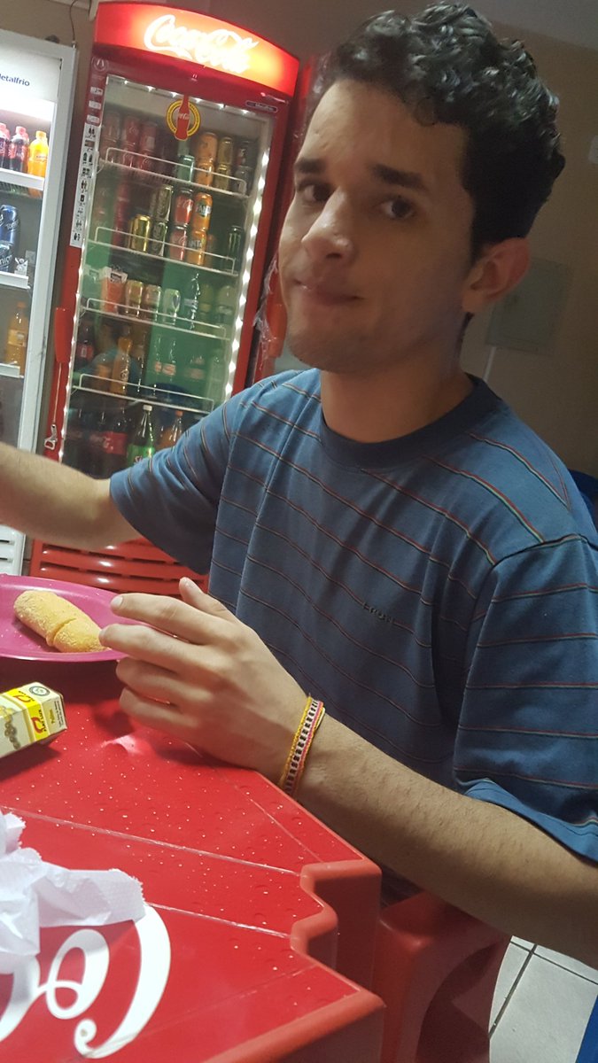 Andherluiz's tweet photo. Oi @VeraoThiago ... patrocinador esse menino ... #Salgadinho Thanks #AmuTu https://t.co/ip3A1hb44M