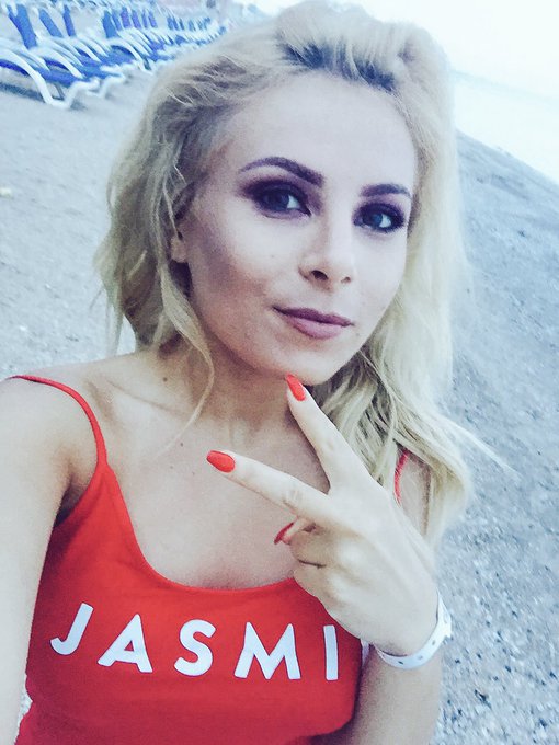See you next year, guys! Thank you for all the good time  @LiveJasmin, @Charm_Group and @AWSummitCom<a href="/tag/camgirl"class="tags"><span>#camgirl</span></a><a href="/tag/sexybabe"class="tags"><span>#sexybabe</span></a><a href="/tag/vanesaparks"class="tags"><span>#vanesaparks</span></a>
