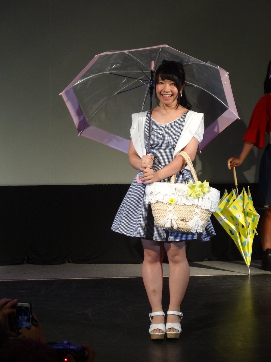 タケシ 北九州市民 パピマシェ 藤崎紗希 ご当地アイドル 福岡 17年6月4日 福岡 飯塚セントラルホール ファッションショー 梅雨のファッションコーデ 少し小さめのビニール傘ってのが 身長148 5cmのさきぽんらしいと言えばさきぽんらしい カゴの タケシ 北九州市民 パピマシェ 藤崎紗希 ご当地アイドル 福岡 17年6月4日 福岡 飯塚セントラルホール ファッションショー 梅雨のファッションコーデ 少し小さめのビニール傘ってのが 身長148 5cmのさきぽんらしいと言えばさきぽんらしい カゴの