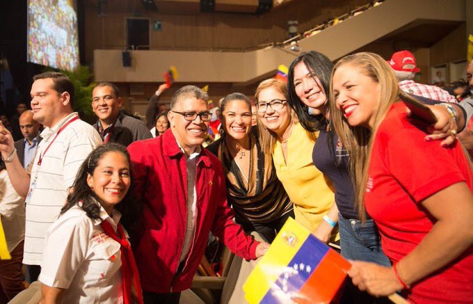 konecta2conNico's tweet photo. Ministro @JauaMiranda : Este año un total de 58 mil 960 maestros y maestras han recibido sus titularidades #MaduroProtegeAlMagisterio https://t.co/fGgf64YiQX