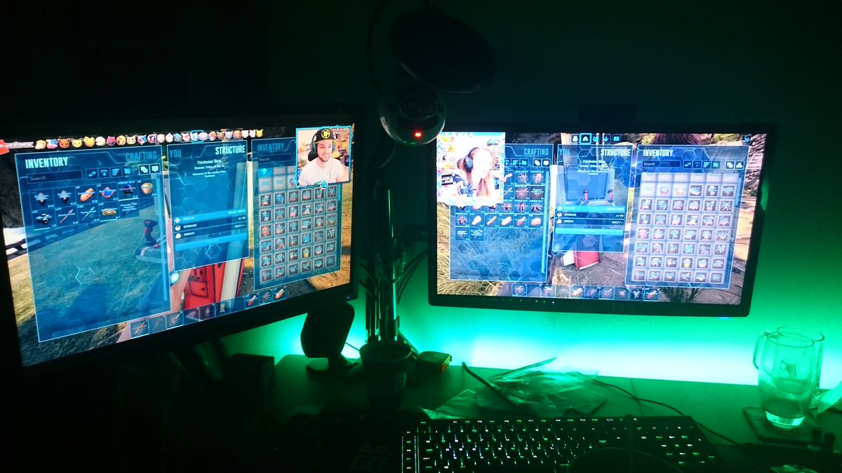 JagexTron's tweet photo. @claresiobhan @OMGitsAliA Post work YouTube before weekend. Managed to sync perfectly (low-key achievement of the day) https://t.co/3HkZ6w8Bru