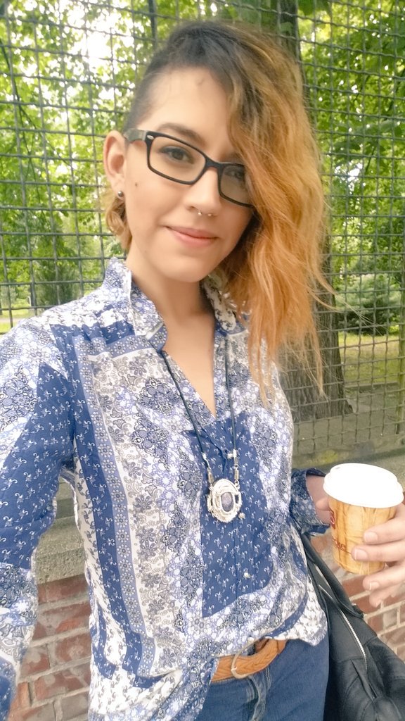nataly_daluz's tweet photo. Heading to drawing class with this #beautiful #bohemian #handmade Lapis Lazuli #pendant 🤗 https://t.co/5cOm4xDU4s https://t.co/4PX4pumydU