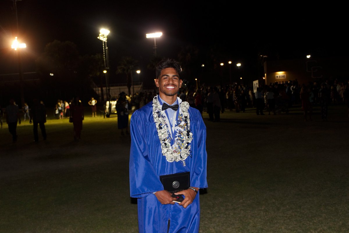 Wallace5Orlando's tweet photo. Congratulations to my lil bro for graduating high school! We getting old now where did the time goooo.. #timeforcollege #proud https://t.co/Nj07MxsX0A