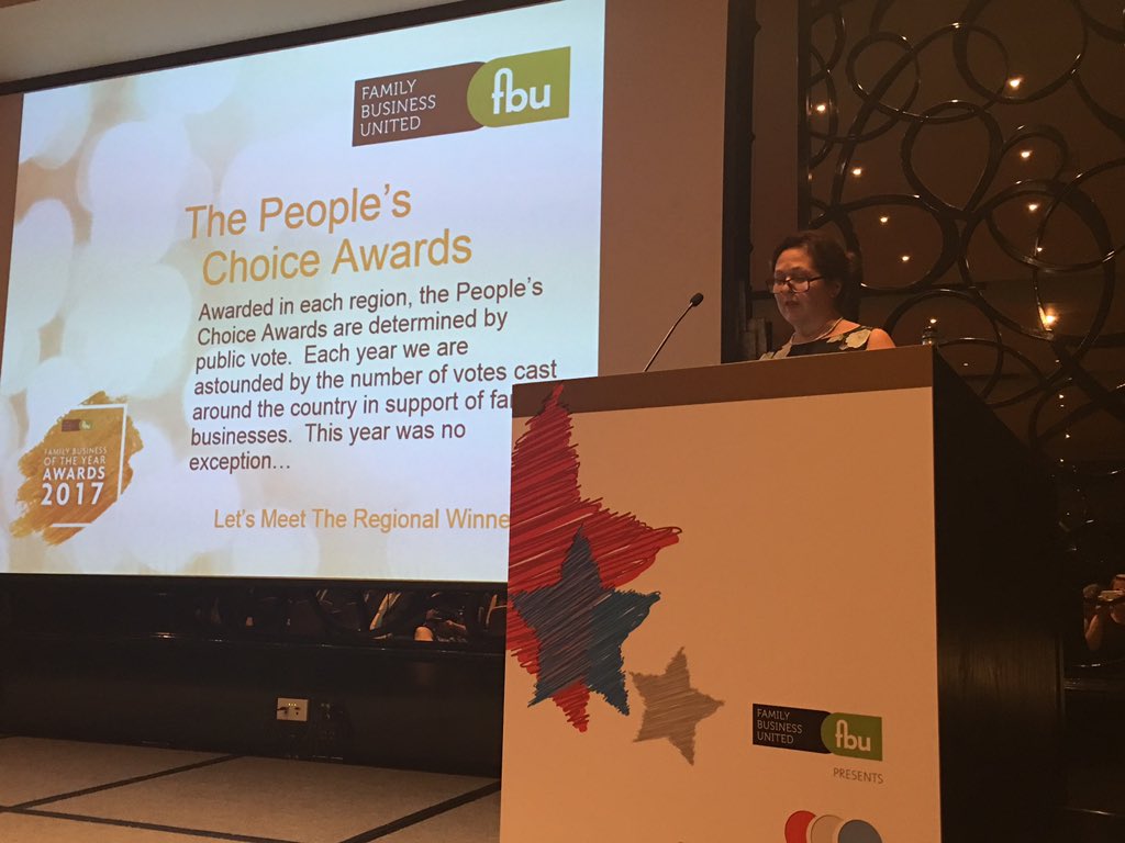 StirzakerR's tweet photo. @SianSteele presenting The People's Choice Award at #FBOTY2017 - loved the excitement in the room! https://t.co/BdRe1Wxy2M
