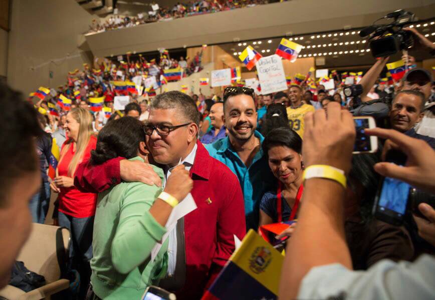 konecta2conNico's tweet photo. .@JauaMiranda : Del 19 al 23 dedicaremos una semana a honrar la Bandera Nacional🇻🇪 con poemas, pinturas, ese es nuestro tricolor https://t.co/RkAm1ySGGU