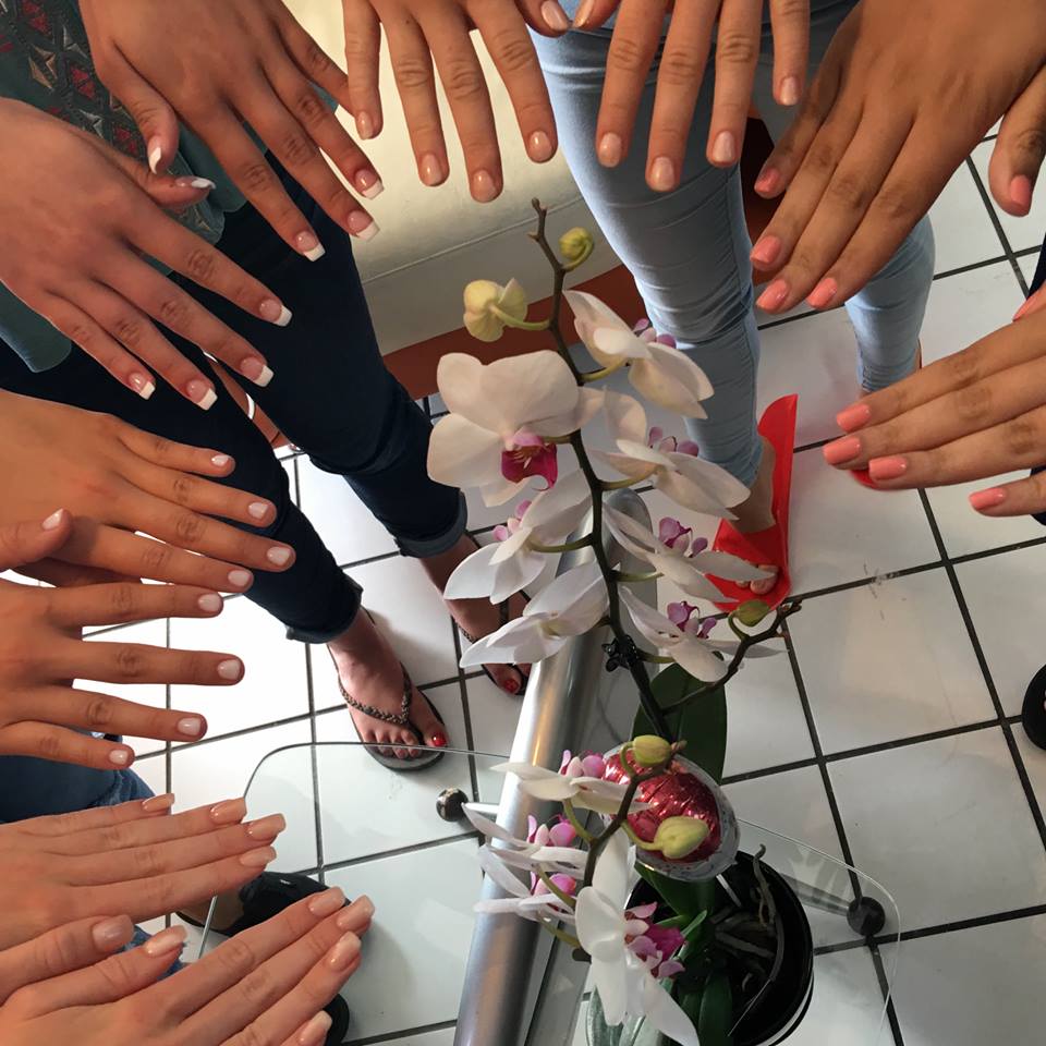 alohanailsspa's tweet image. Prom nails! Our prom packages are still available, come in and get right for your special night (: