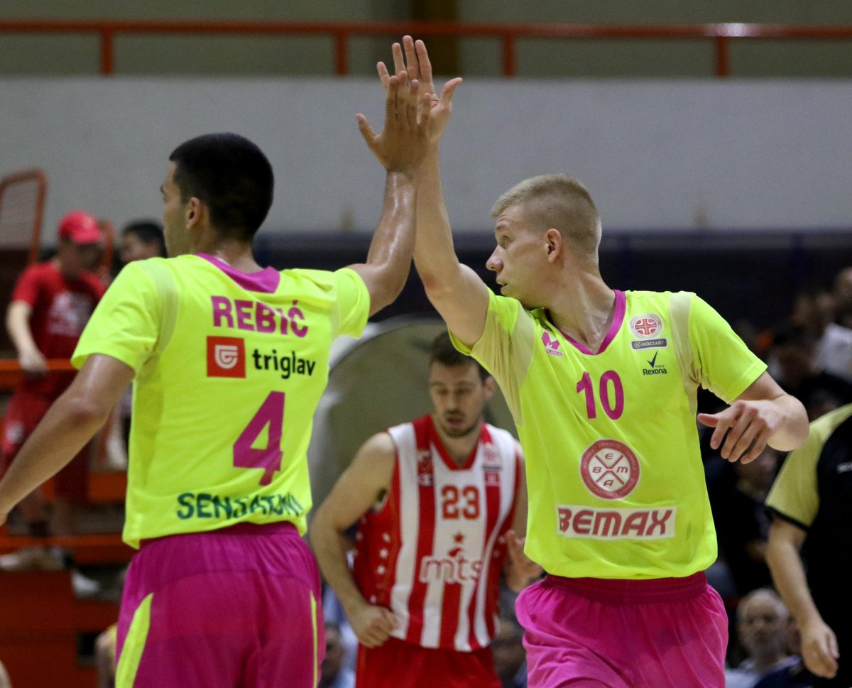 KKMegaBasket's tweet photo. Jokić gledao herojsku borbu Mege, Zvezda ipak u finalu https://t.co/WG6zCFyErI #MegaLeks #malivelikiklub #KLSRB https://t.co/aAlM6cCwPO