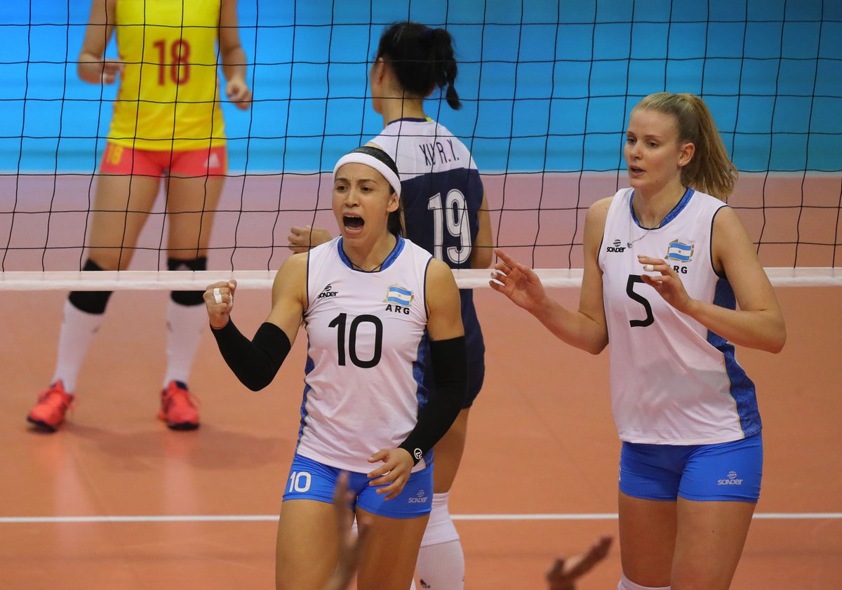 VoleyPlus's tweet photo. #MontreuxMasters ¡HISTÓRICO! Triunfo de @LasPanterasARG sobre el campeón olímpico China por 3-2 ► https://t.co/BwU22sBuxN https://t.co/MVCKR4mHqd