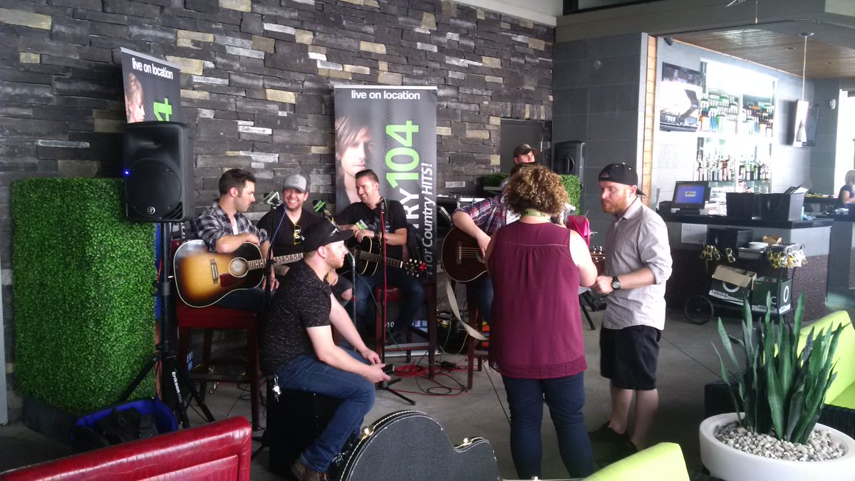 bitcAlan's tweet photo. Cheers to @country104 @RiverTownSaints for the fun on the @Moxies_official patio  !! New single sounds great! https://t.co/bJTi9RjqDc