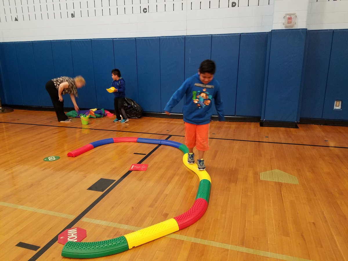 Bradley students having a blast at PTO Family Game Night with help from YMCA. @Prncpl_ERuiz <a href="/Asbury_ParkSD/">Asbury Park Schools</a> @