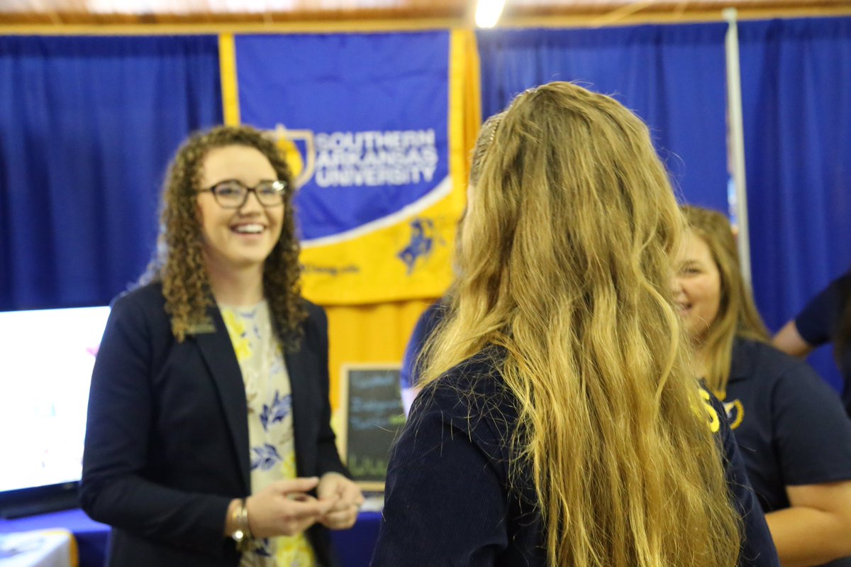 ArkansasFFA's tweet photo. The Career Show closes at 6 pm! There's still time to see our exhibitors. #TransformARFFA https://t.co/EGIDxtlPg7