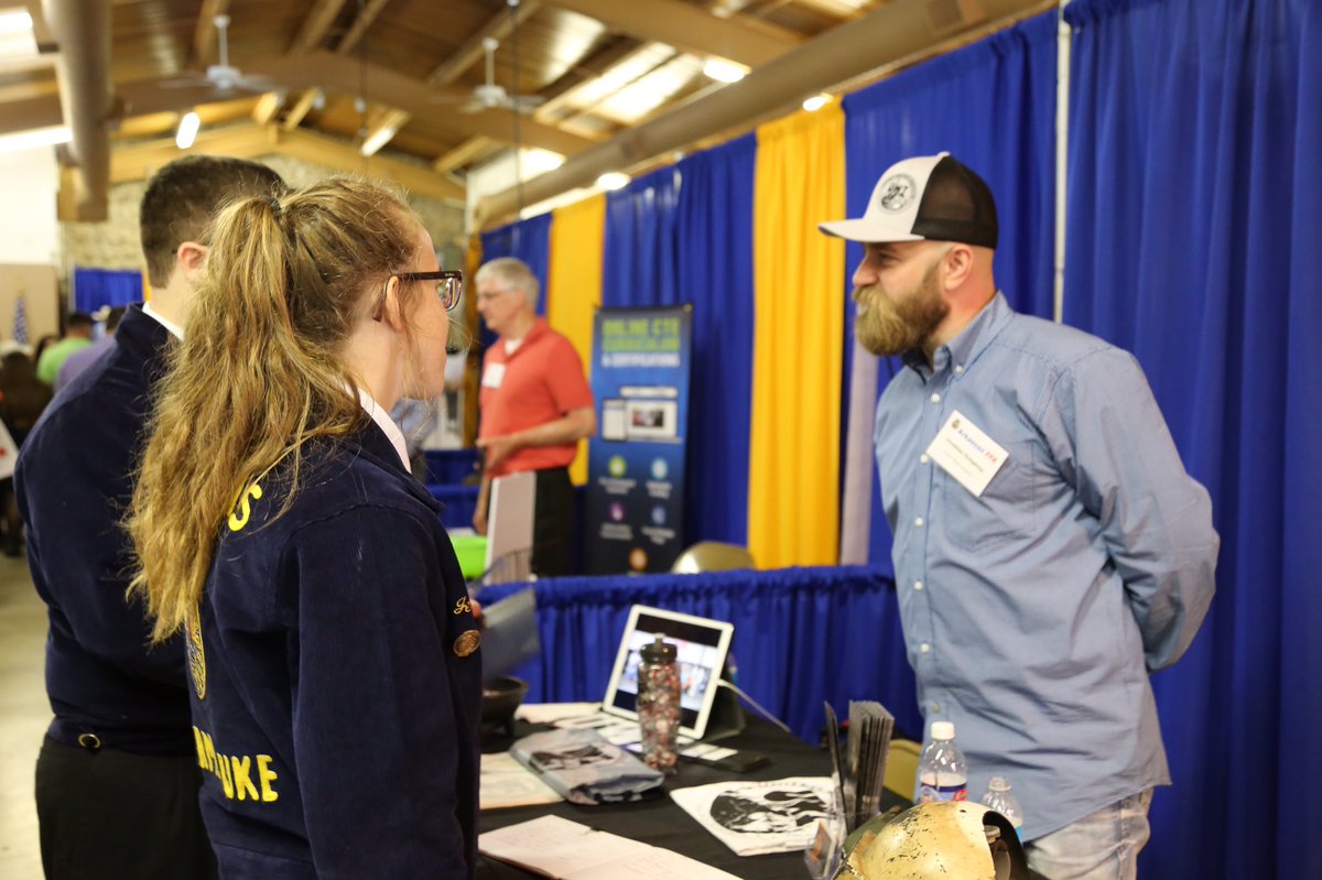 ArkansasFFA's tweet photo. The Career Show closes at 6 pm! There's still time to see our exhibitors. #TransformARFFA https://t.co/EGIDxtlPg7