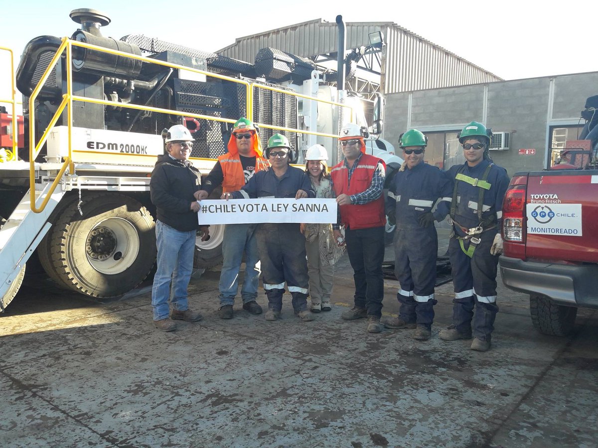 OncoMamas's tweet photo. #Copiapó, ciudad de lucha 
Desde #Terraservice, empresa que gestionó Milagro de los 33 de #Atacama .
Tambien apoyan #ChileVotaLeySANNA https://t.co/ScPjJL2TIR