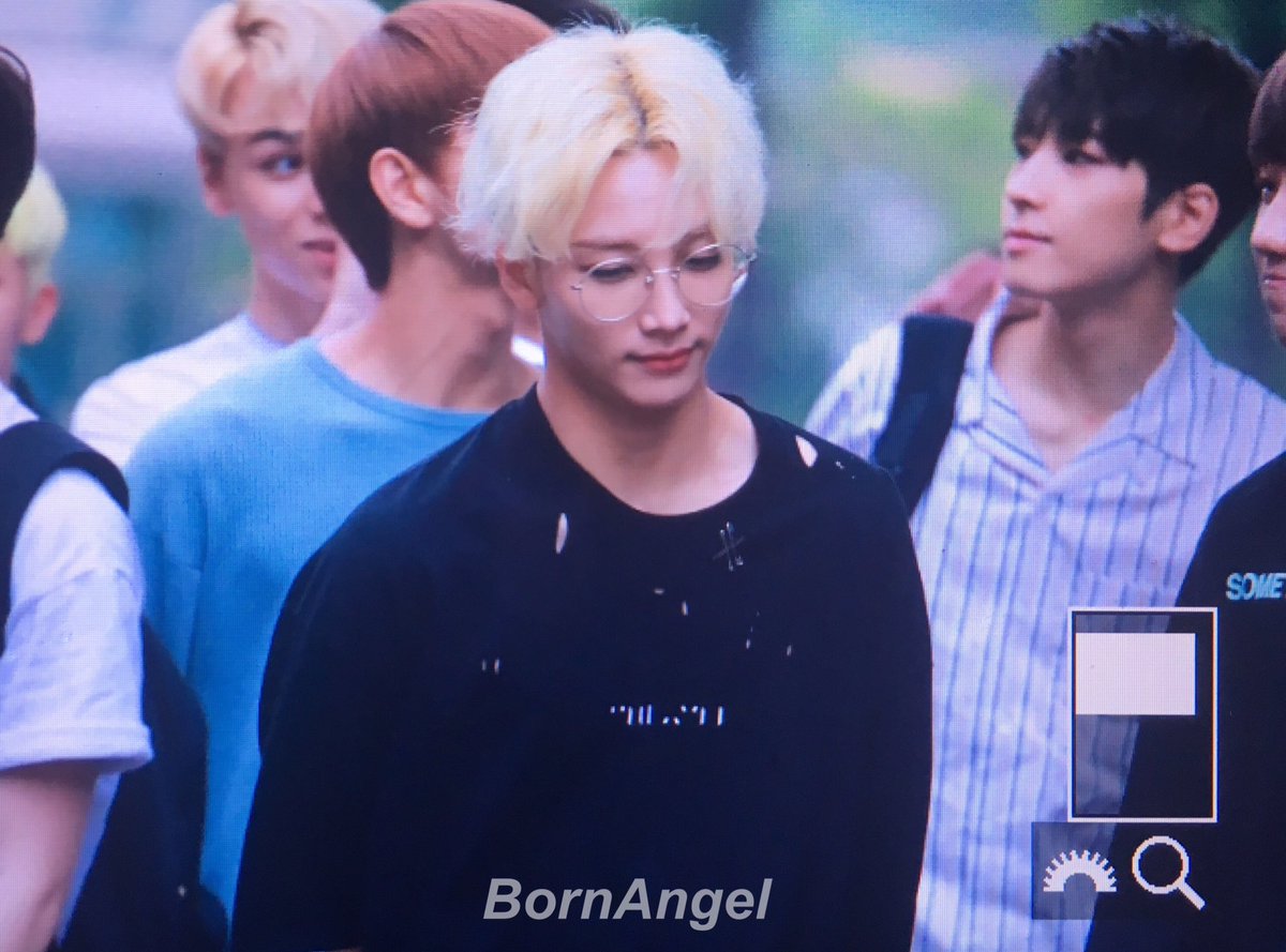 bornangel1004's tweet photo. 170609 뮤직뱅크
#정한 #JEONGHAN #세븐틴 #SEVENTEEN #Al1 #울고_싶지_않아 @pledis_17 https://t.co/UKYmcg8P2b