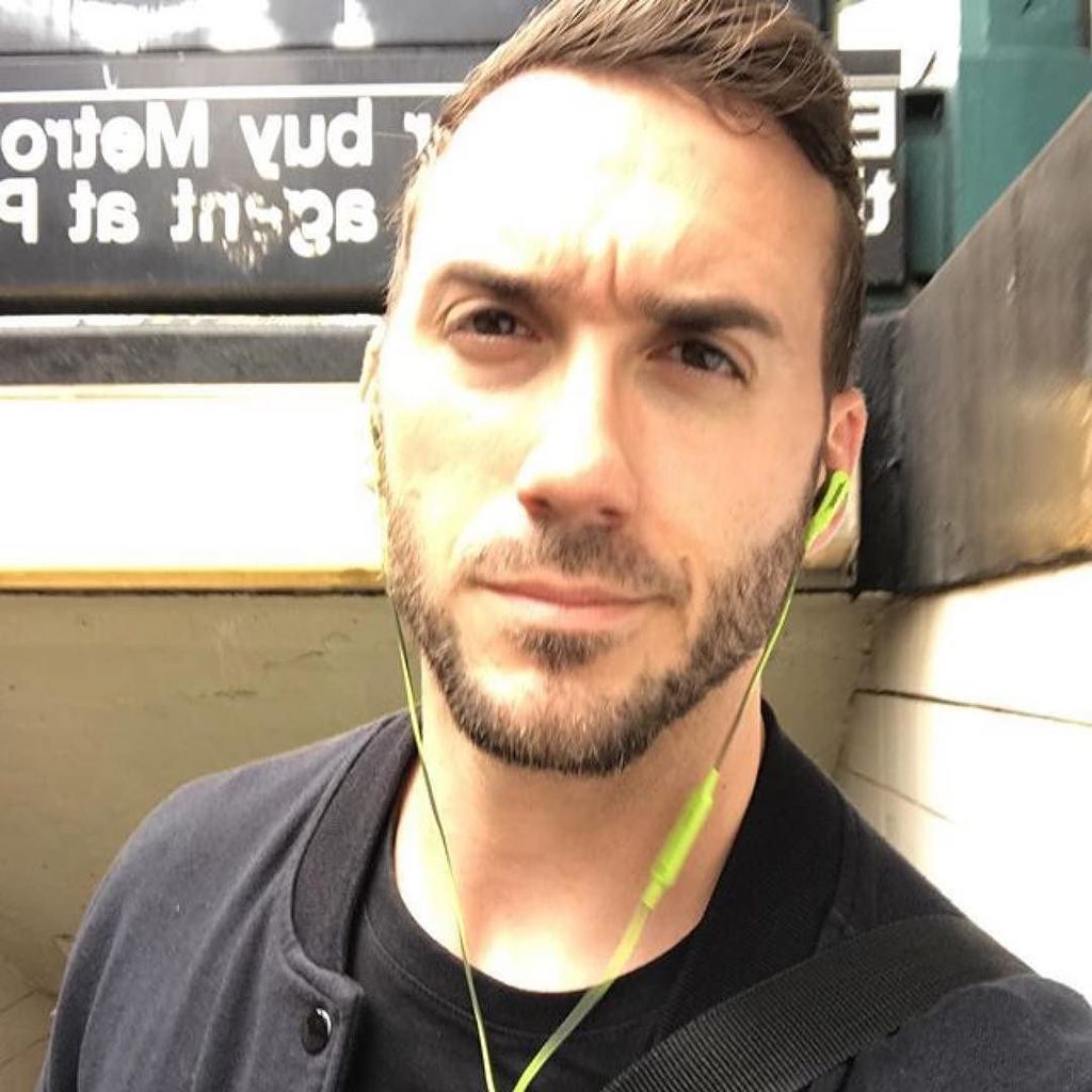 MLselfie's tweet photo. #Repost @paulcelona ・・After a long day #tiredface 😴😑 what's up everyone?#tuesdaynight 🤔🎉 rockin my fav sweatshirt by @dilascia #LA #ifyouca… https://t.co/1sl4UY6x5o