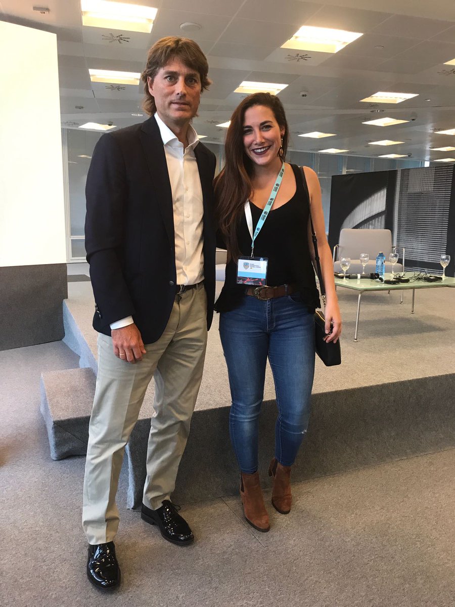 Carli7ad's tweet photo. Increíble seguir aprendiendo de lo que me apasiona de la mano de los mejores @mauriciopoch_ @8JULENGUERRERO @UnaiEmery_ y muchos más #BIFS17 https://t.co/03xNj4eCJn