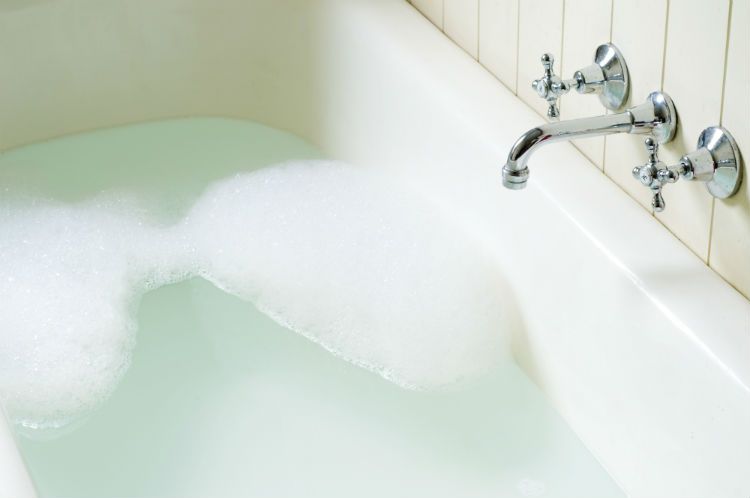 Bathing How-To's for Parents with Alzheimer's Disease buff.ly/2rnzuDN #Alzheimers  #caregiving