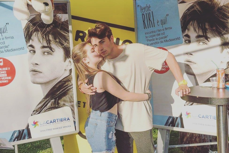 Anna29717261's tweet photo. "E dimmi qualcosa , qualcoaa che resta senza fare di più che la scena e perfetta "
#riky#perdoleparole#pompei#mine😍❤ https://t.co/7kmtCqyFf8