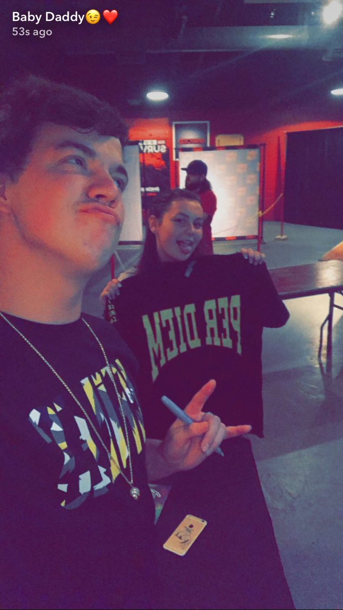 typicaltaz's tweet photo. Reunited❤️ @taylorcaniff https://t.co/VWI5PvJOzx