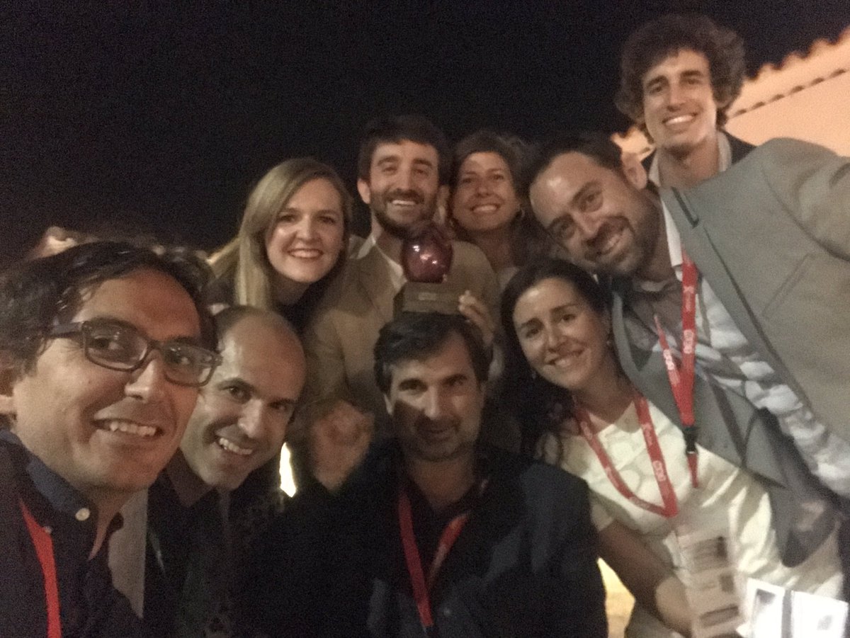 Rmiranda's tweet photo. Compartiendo el Premio Nacional de Marketing de la @asociacionMKT #PremiosMKT con quien más lo merece! Nuestros #MIBers @ISDI_edu. https://t.co/VQwgKPETdG
