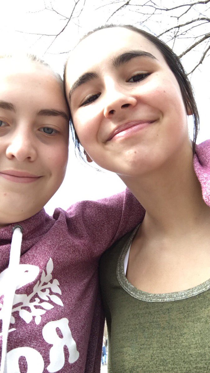 charmacneil's tweet photo. #NationalBestFriendDay @hannah8553 @dnxxll @jesss__wheeler #twitterlessfriends https://t.co/0X4Z4GJ5co
