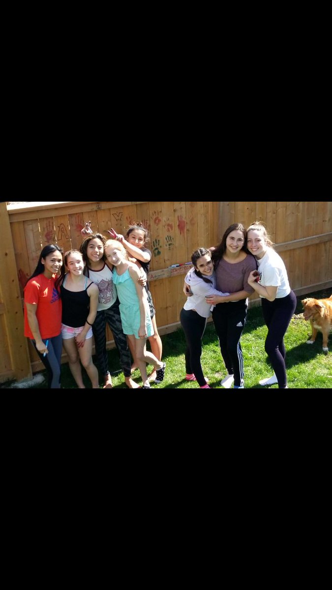 charmacneil's tweet photo. #NationalBestFriendDay @hannah8553 @dnxxll @jesss__wheeler #twitterlessfriends https://t.co/0X4Z4GJ5co