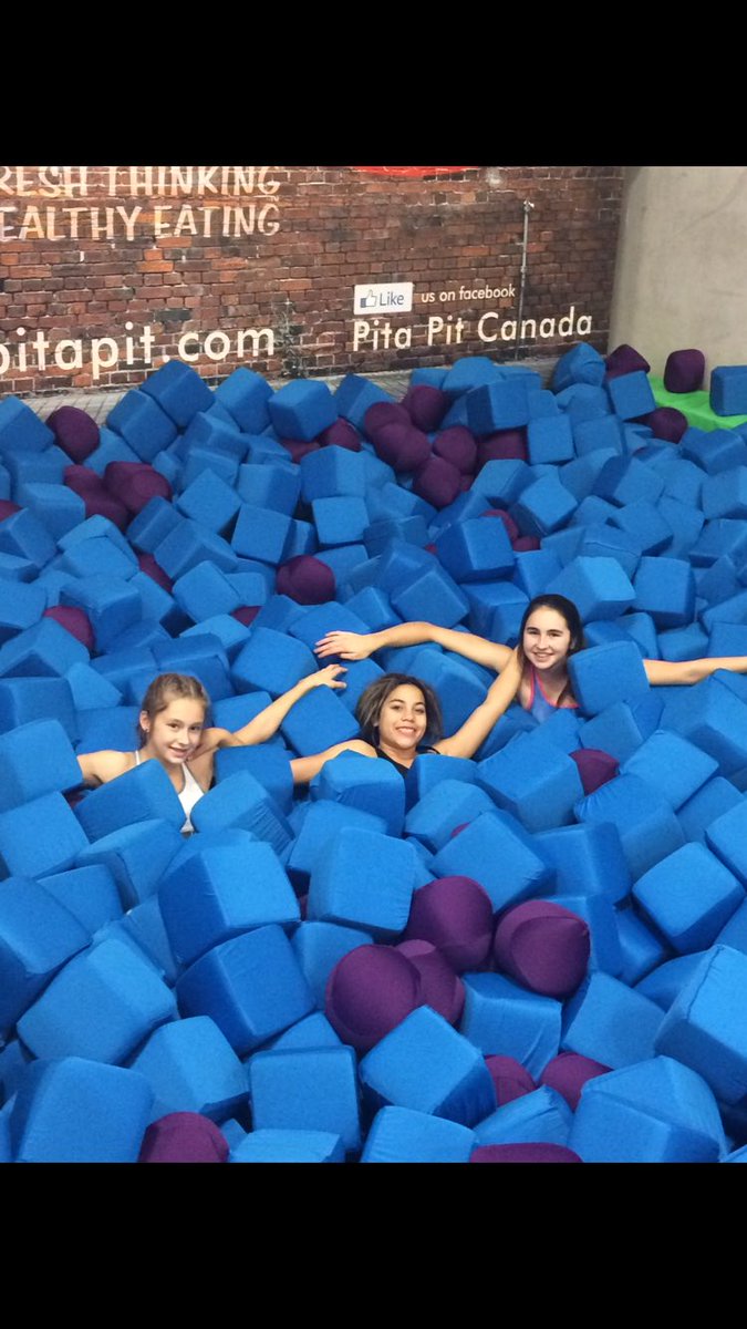charmacneil's tweet photo. #NationalBestFriendDay @hannah8553 @dnxxll @jesss__wheeler #twitterlessfriends https://t.co/0X4Z4GJ5co