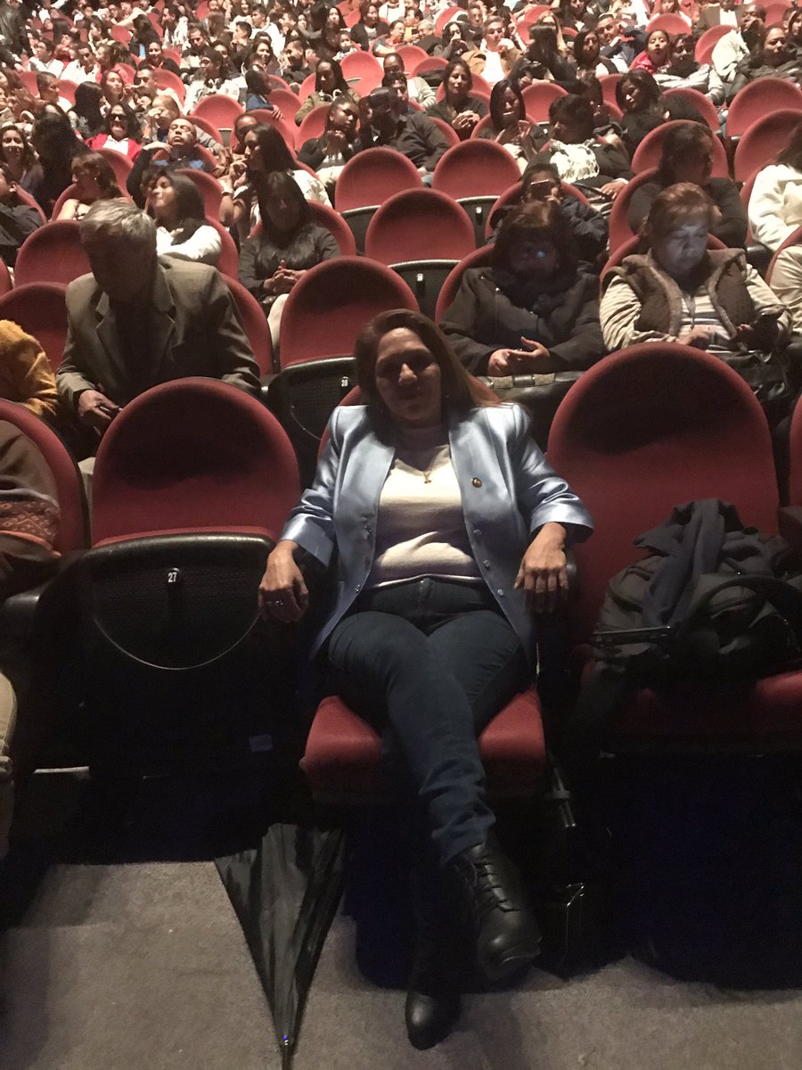 amapolanaranjo's tweet photo. Me llena el corazón compartir estos espacios con los jóvenes, atuendos hermosos.#DesfileDeModaMaterialReciclado #ColLeonardoPoncePozo https://t.co/csUzGWPJTM