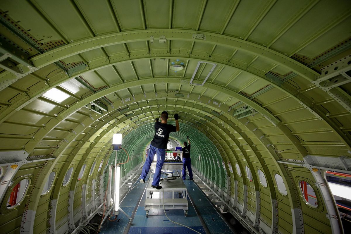 Airbus says U.K. government must ensure the firm's ability to move people across Europe to save jobs bloom.bg/2rRHw8w