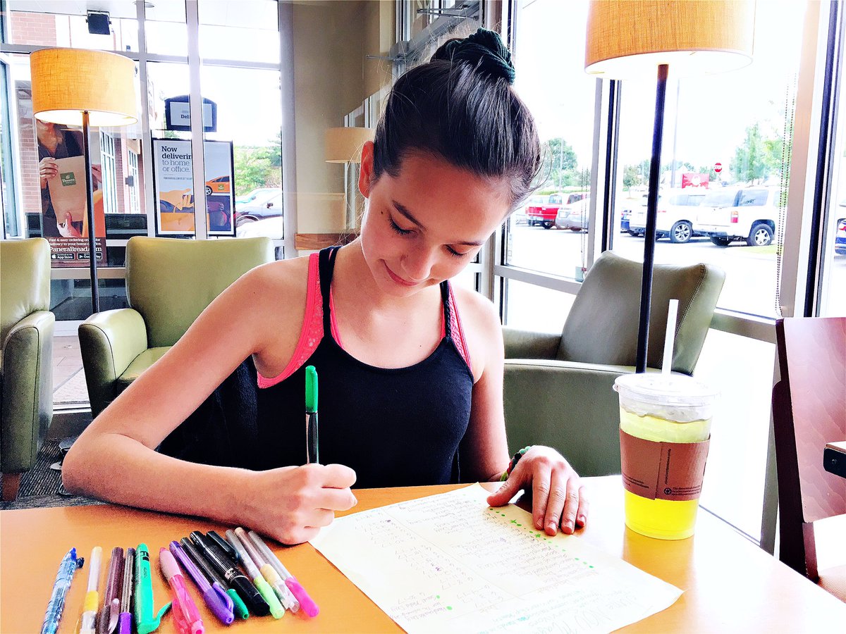 positivelyjes's tweet photo. Happy 😃 to be back writing again‼️ Got my 🎨colored pens🖌some paper📝 and my #cupofambition aka Passion Papaya Green Tea 🍹👍#positivelyjessica https://t.co/vrbhlMjSaL