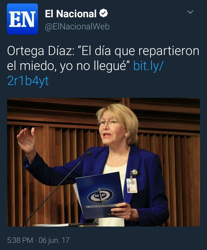 edgaralbarran's tweet photo. Cuando ya estoy rascao y compran otra botella https://t.co/urY3IrHHPl