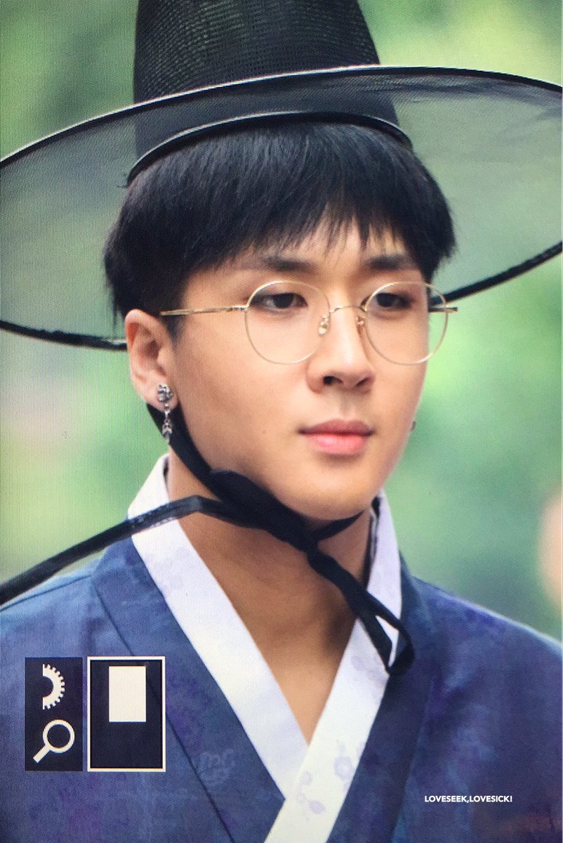 170609 뮤뱅 출근 #라비 #Ravi <a href="/AceRavi/">ㅡ</a> 도련님 잘생김을 표현할 수 있는 말이 생각이 나지 않다니 어찌하면 좋을지ㅜ