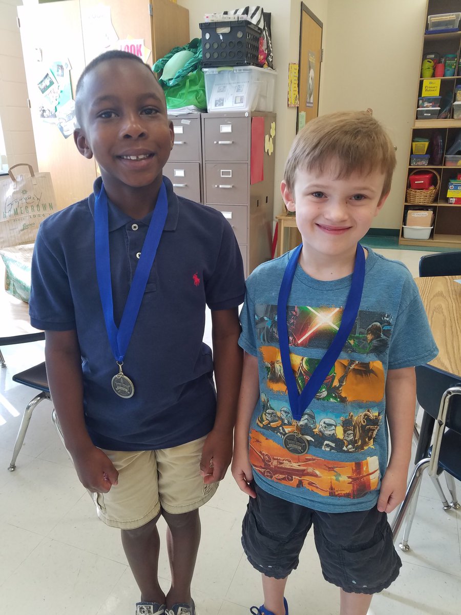RogersKinders's tweet photo. Happy Summer to my kindergarten friends. Thanks to South stars for making my 14th year amazing. South family rocks! https://t.co/lnxKmN0Rdn