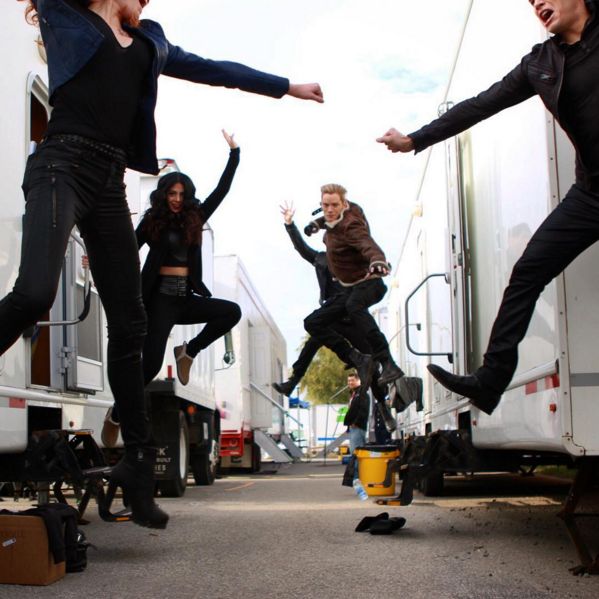 lightvvod's tweet image. "The floor is Shadowhunters' cancelation"