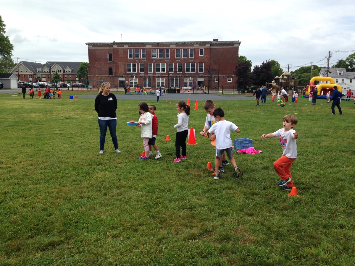 MrsCallahanDT's tweet photo. Thank you to @Coach_MeloPE  and all of the parent volunteers for a fun-filled Field Day yesterday! #dtdaily @DT_Bobcats https://t.co/ie5JEVVrZq