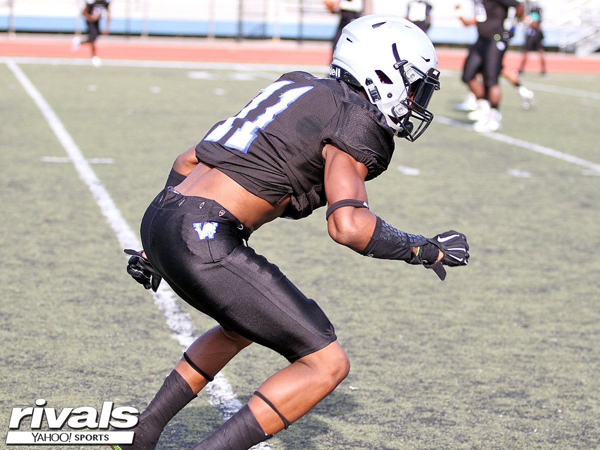 ChadSimmons_'s tweet photo. #UCLA offers &amp; just like that, the #Bruins move into the top three for this Georgia DB. There's a twist to this too. https://t.co/tSYye34szt https://t.co/mf7k3v8ajV