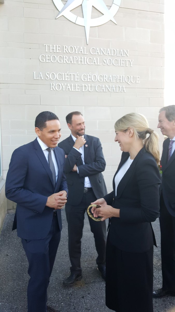 melaniejoly's tweet photo. Fière de supporter le projet #AtlasAutoch, et ainsi promouvoir et protéger les cultures autochtones. #Canada150 #Reconciliation https://t.co/u1qNhAuMct