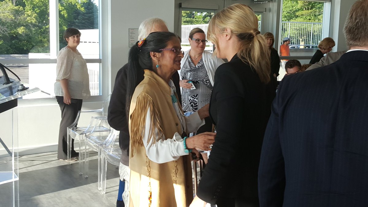 melaniejoly's tweet photo. Fière de supporter le projet #AtlasAutoch, et ainsi promouvoir et protéger les cultures autochtones. #Canada150 #Reconciliation https://t.co/u1qNhAuMct