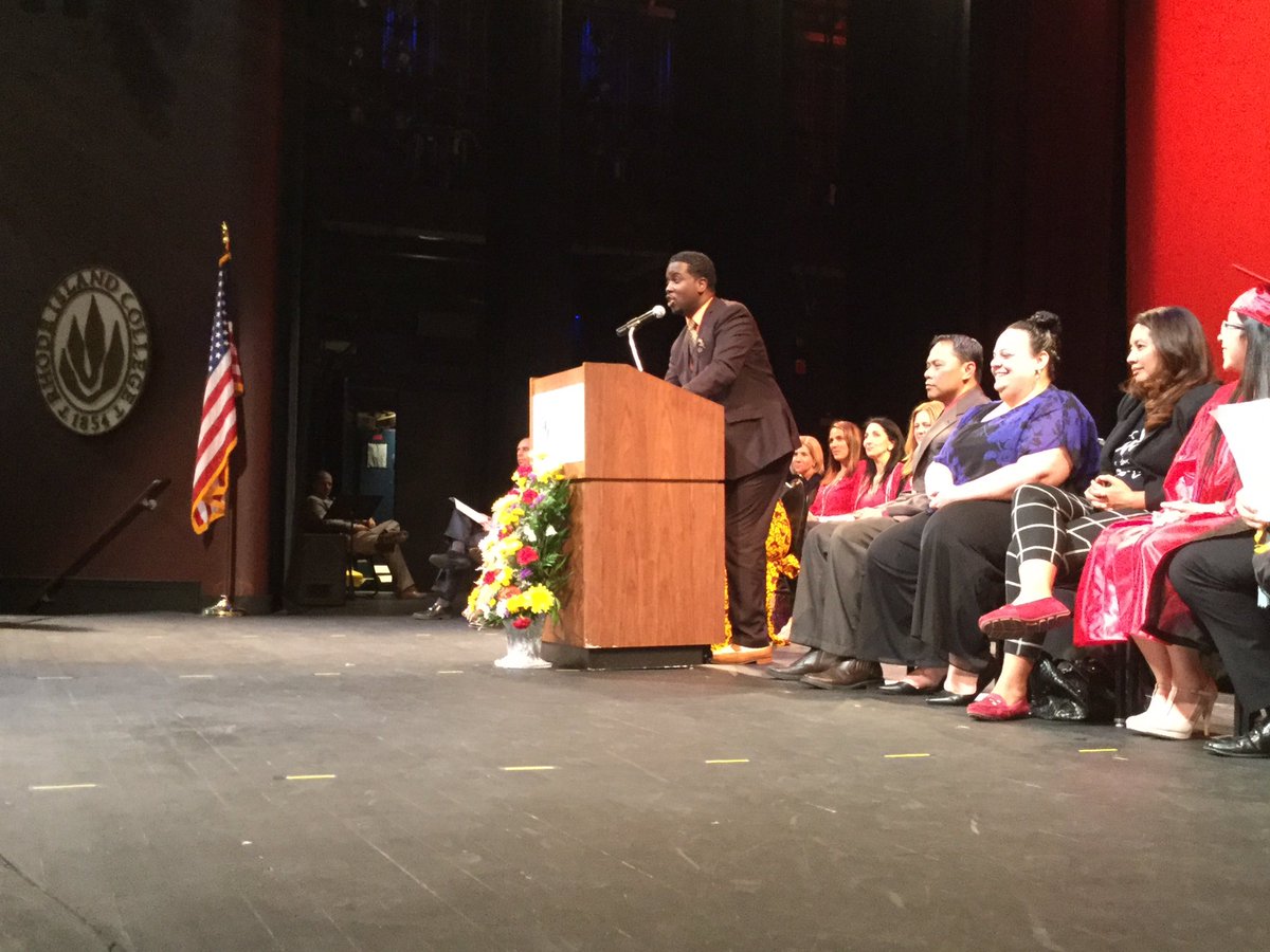 pvdschools's tweet photo. Kobi Dennis, @J_S_E_C graduation speaker, tells seniors that they come from a resilient community. #ppsd2017 https://t.co/vckIGLEGiL